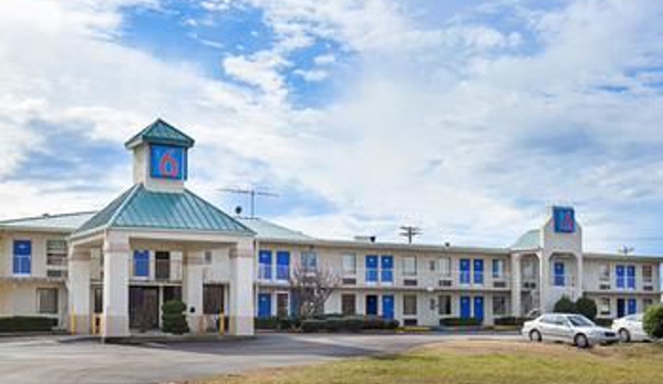 Motel 6 - Bells, TN