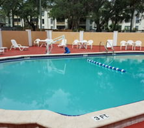 Econo Lodge - Tampa, FL