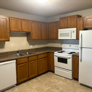 Pondview Apartments - Maplewood, MN