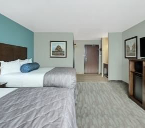 Baymont Inn & Suites - Minot, ND