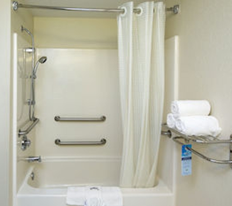 Microtel Inn & Suites by Wyndham Leesburg/Mt Dora - Leesburg, FL