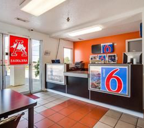 Motel 6 - Fayetteville, AR