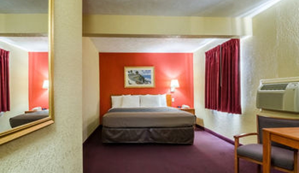 Econo Lodge - Ottawa, KS