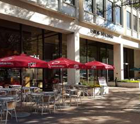 Distinguished Investments, LLC - Washington, DC. Outdoor cafe
