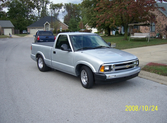 Bob's Muffler - Henderson, KY. Bob's muffler shop put the exhaust system on my Street Rod when I was building it. Done a great job I will go back.