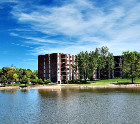 Twin Lake Towers - Westmont, IL