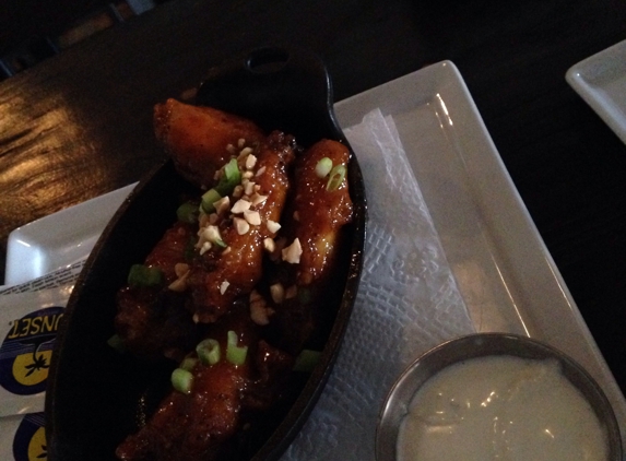 Cerveteca DTLA - Los Angeles, CA. $5 chicken wings