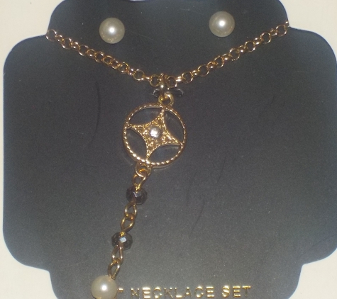 Tammys Gifts - Watertown, NY. cross neckless all necklesses 18" all 3.00