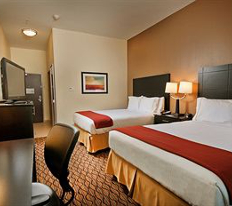 Holiday Inn Express & Suites Pearsall - Pearsall, TX