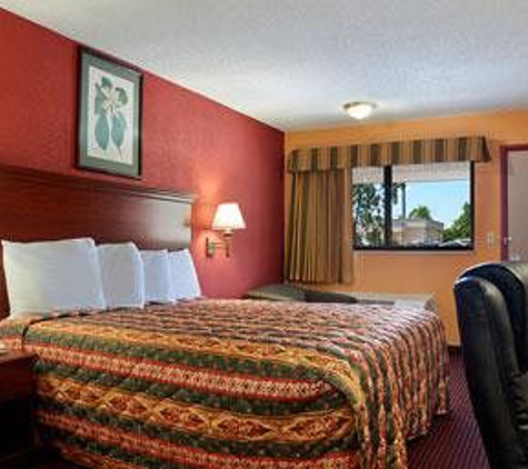 Super 8 by Wyndham Strongsville/Cleveland - Strongsville, OH