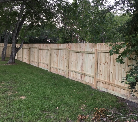 CCR Handyman Service - Alvin, TX. 124 ft 6ft tall privacy fence with kickboard