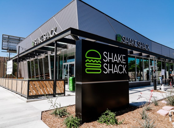 Shake Shack - Woodland Hills, CA