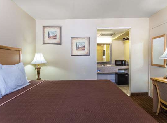 Travelodge - Riviera Beach, FL