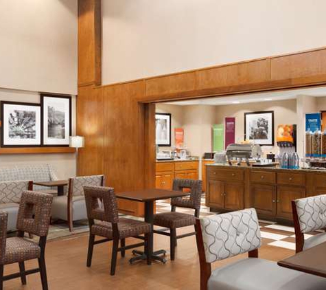 Hampton Inn & Suites Manchester-Bedford - Bedford, NH