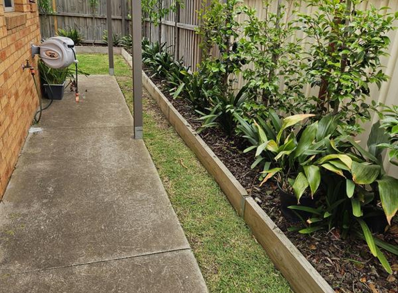 New look Gardens - Werribee, VIC. Backyard