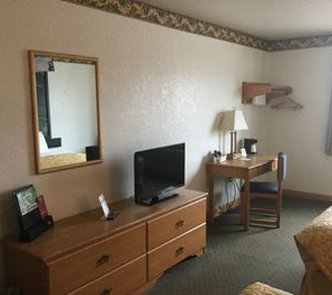 Super 8 by Wyndham Uniontown PA - Uniontown, PA