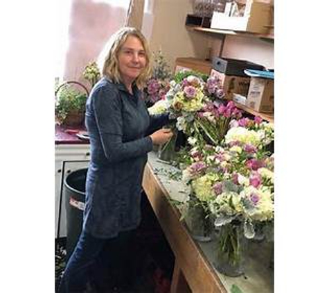 Hansen's Flower Shop - Fairfield, CT
