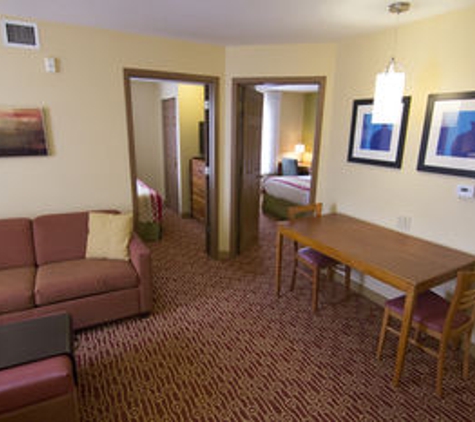 Hawthorn Suites by Wyndham Sterling Dulles - Sterling, VA