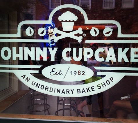 Johnny Cupcakes - Oak Bluffs, MA