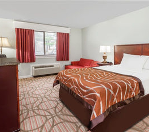 Baymont Inn & Suites - Grand Haven, MI