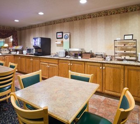 Country Inns & Suites - Fort Dodge, IA