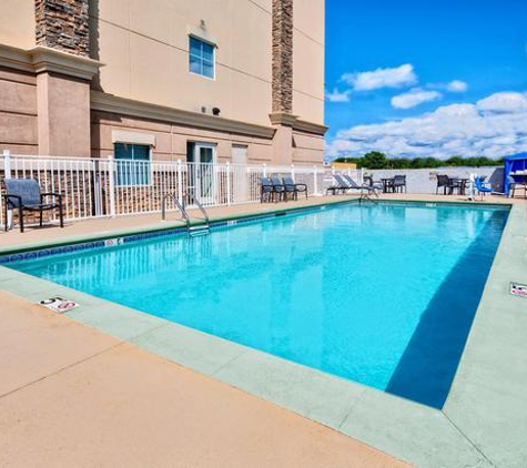 Holiday Inn Express & Suites Cookeville - Cookeville, TN