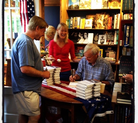 Mitchell's Book Corner - Nantucket, MA