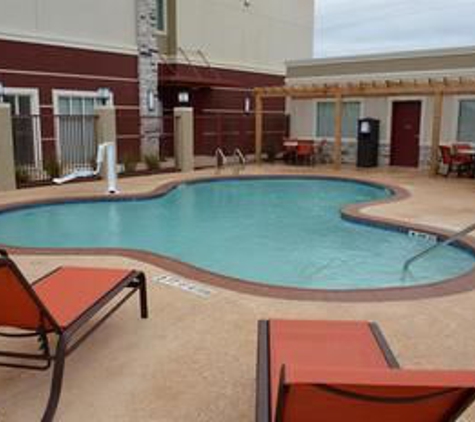 Best Western Plus Dilley Inn & Suites - Dilley, TX