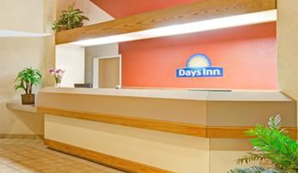 Days Inn - Olathe, KS