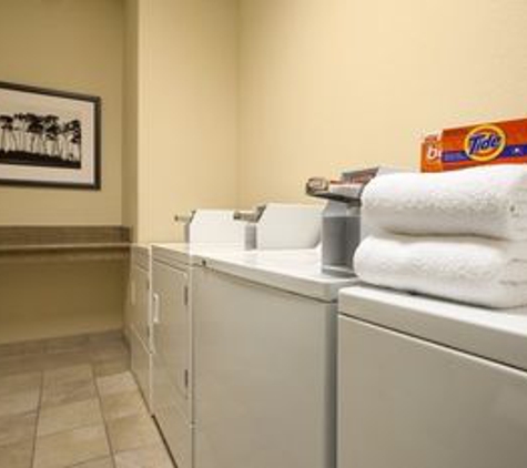 Country Inns & Suites - Oklahoma City, OK