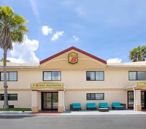 Super 8 by Wyndham Orlando International Drive - Orlando, FL