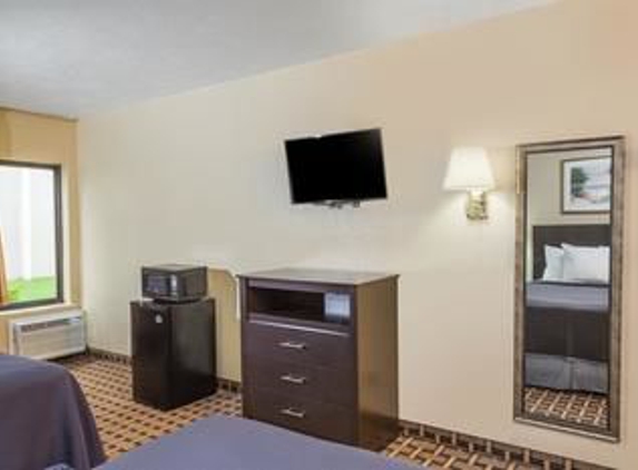 Travelodge by Wyndham Fort Myers - Fort Myers, FL