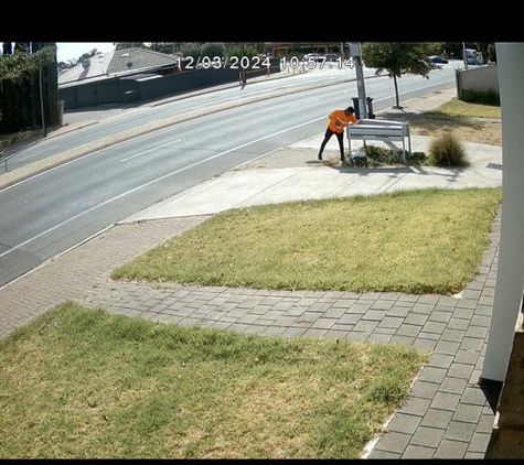 YTO EXPRESS (AUSTRALIA) PTY LTD - Regents Park, NSW. Just left the parcel on the main street