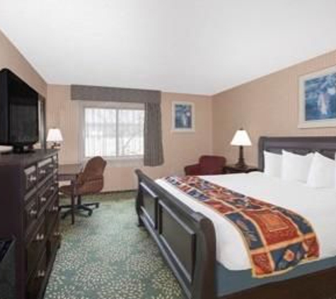 Baymont Inn & Suites - Flint, MI