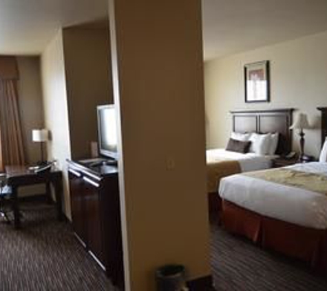 Best Western Plus Campus Inn - River Falls, WI