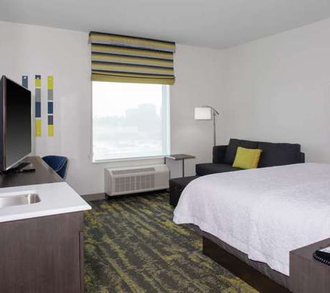 Hampton Inn & Suites Irvine-Orange County Airport - Irvine, CA