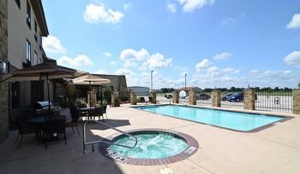 Best Western Plus Emory at Lake Fork Inn & Suites - Emory, TX