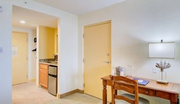 Hutchinson Island Plaza Hotel & Suites - Fort Pierce, FL