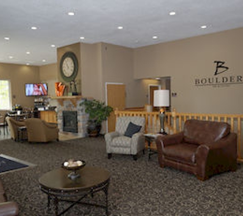 Boulders Inn & Suites Denison - Denison, IA