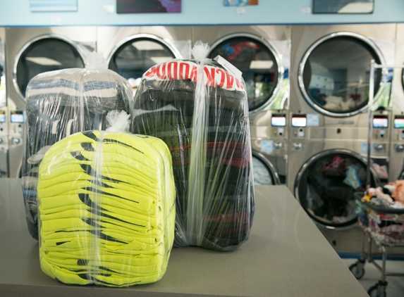 Big Waves Laundromat - Santa Monica, CA