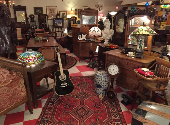 Gene's Trading Post Antiques - Roanoke, VA