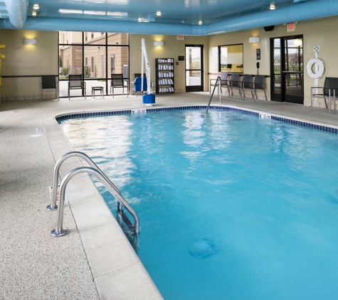 Hampton Inn & Suites Toledo-Perrysburg - Rossford, OH