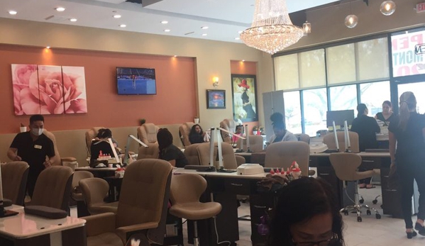 Vuvuzela Nail Spa - Houston, TX