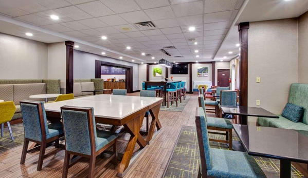 Hampton Inn & Suites Cleveland-Airport/Middleburg Heights - Middleburg Heights, OH