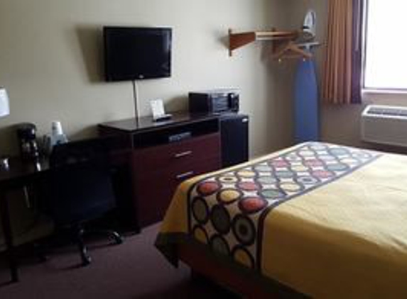 Super 8 by Wyndham Ankeny/Des Moines Area - Ankeny, IA