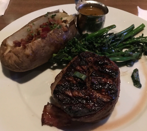 Clyde's Prime Rib Restaurant & Bar - Portland, OR