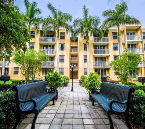 Sheridan Lake Club Apartment Homes - Dania, FL