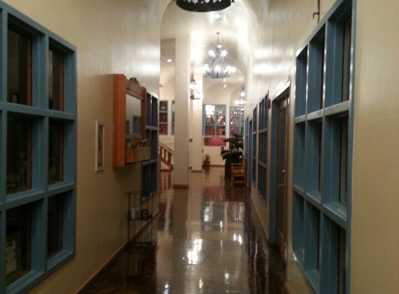 Santa Fe Arcade & Leasing Office - Santa Fe, NM