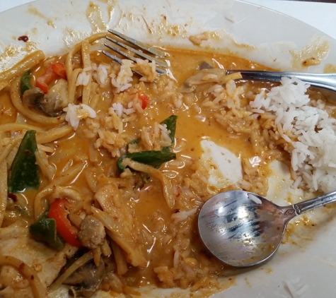 Bangkok City Thai Cuisine in Fraser - Fraser, MI. Gang Gai w/chicken