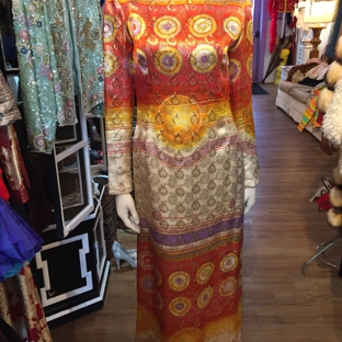 Leah's Closet - Royal Oak, MI. 1960s Malcolm Starr dress